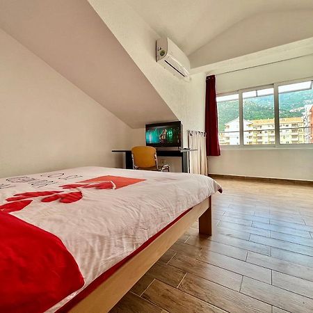 Homestay Mark - Double Bed Room - Shared Bathroom And Kitchen Budva Exteriér fotografie